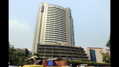 The corporation has recorded a decrease of over ₹250 crore in the tax collection with a net dip of around 70,000 taxpayers. (HT Archive) The corporation has recorded a decrease of over ₹250 crore in the tax collection with a net dip of around 70,000 taxpayers. (HT Archive)