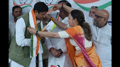 Ujjwal Raman Singh joins the Congress in the presence of Ajay Rai, Aradhana Mishra, and Avinash Pande at the Congress state headquarters in Lucknow on Tuesday (Mushtaq Ali/HT) Ujjwal Raman Singh joins the Congress in the presence of Ajay Rai, Aradhana Mishra, and Avinash Pande at the Congress state headquarters in Lucknow on Tuesday (Mushtaq Ali/HT)