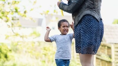 Parenting is tricky, and when the child throws tantrums or starts to behave in a difficult way, it can affect our parenting patterns. There are times when we may start to lose our cool with our child. Reacting in a negative way can affect our connection with our child and impact their mental health. It is important to remember certain things during such times – Psychologist Jazmine McCoy shared. (Unsplash) Parenting is tricky, and when the child throws tantrums or starts to behave in a difficult way, it can affect our parenting patterns. There are times when we may start to lose our cool with our child. Reacting in a negative way can affect our connection with our child and impact their mental health. It is important to remember certain things during such times – Psychologist Jazmine McCoy shared. (Unsplash)
