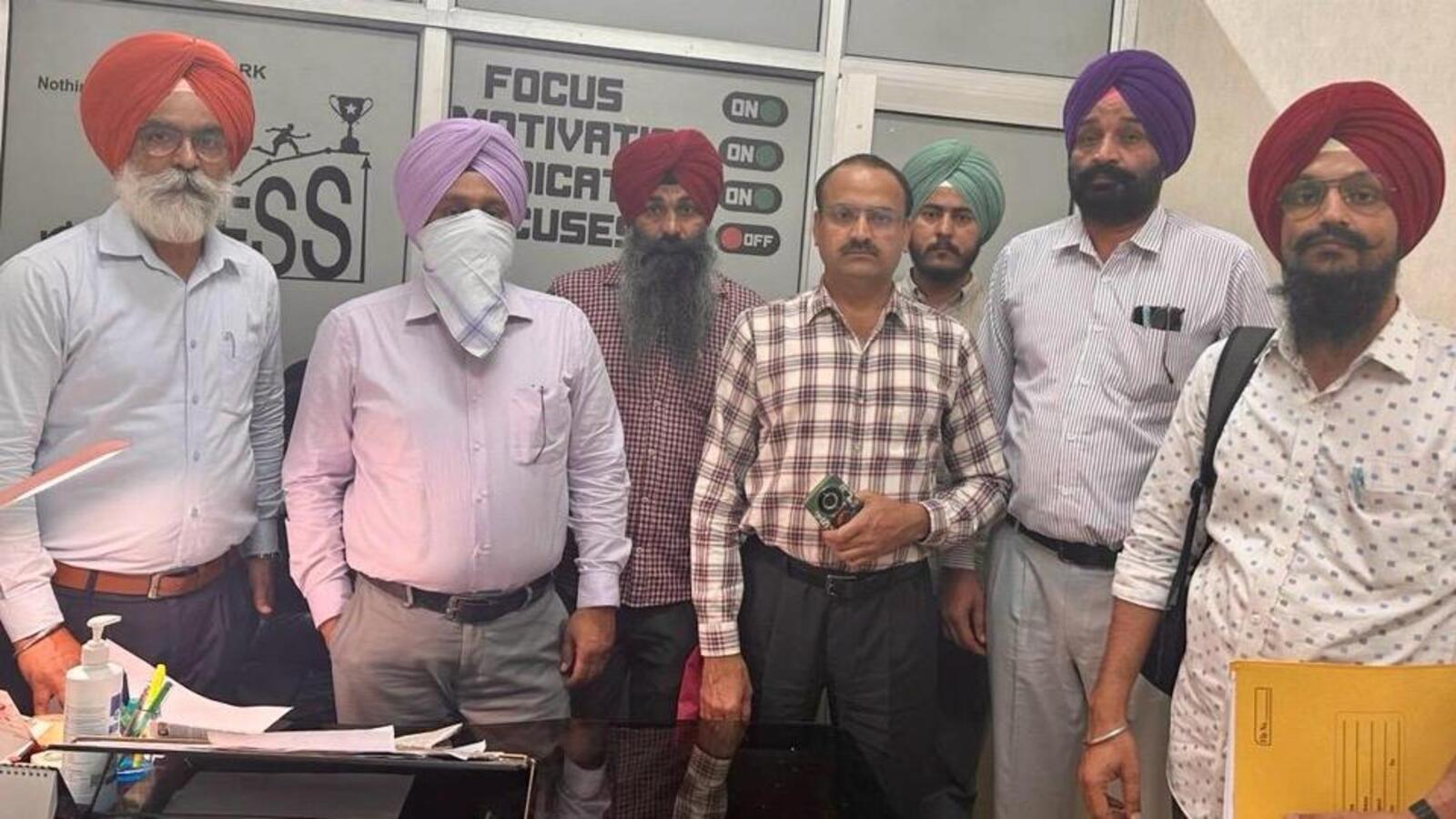 Tarn Taran civil hospital SMO caught taking ₹50,000 bribe - Vimarsana News