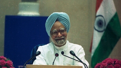 Manmohan Singh during his first press conference as prime minister, in 2004. (HT Photo)