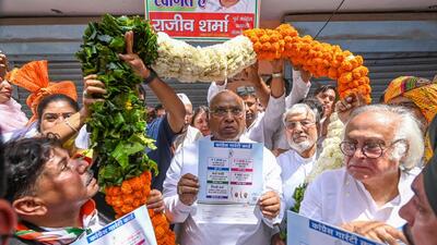 Congress president Mallikarjun Kharge launches the campaign in north east Delhi's Usmanpur on Wednesday. (Sanchit Khanna/HT photo) Congress president Mallikarjun Kharge launches the campaign in north east Delhi's Usmanpur on Wednesday. (Sanchit Khanna/HT photo)