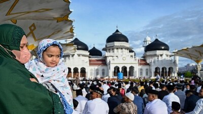 It is a time for increased acts of charity and kindness, as Muslims are encouraged to give to those in need and support their communities during this auspicious period. (AFP) It is a time for increased acts of charity and kindness, as Muslims are encouraged to give to those in need and support their communities during this auspicious period. (AFP)