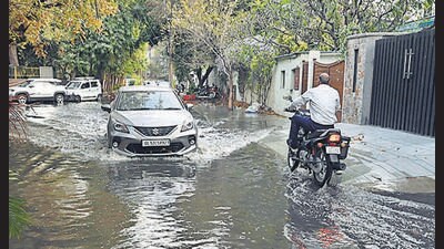 Maharani Bagh is a low-lying area and it is the first one to be impacted if there is any obstruction in Taimoor Nagar drain. (Sanjeev Verma/ HT Photo) Maharani Bagh is a low-lying area and it is the first one to be impacted if there is any obstruction in Taimoor Nagar drain. (Sanjeev Verma/ HT Photo)