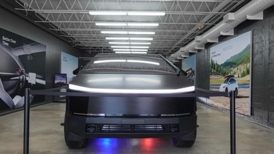 Tesla announced that it delivered 386,810 vehicles worldwide from January through March, 8.5% below the 423,000 it sold in the same quarter of last year. (Getty Images via AFP) Tesla announced that it delivered 386,810 vehicles worldwide from January through March, 8.5% below the 423,000 it sold in the same quarter of last year. (Getty Images via AFP)