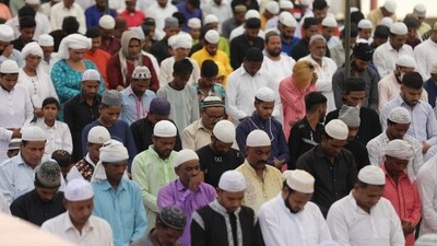 Muslims come together in mosques and community centres to offer congregational prayers and listen to sermons that emphasize the importance of faith, charity, and unity. (HT Photo/Deepak Gupta) Muslims come together in mosques and community centres to offer congregational prayers and listen to sermons that emphasize the importance of faith, charity, and unity. (HT Photo/Deepak Gupta)