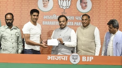 Congress leader and Boxer Vijender Singh joined BJP in the presence of party leaders Vinod Tawde, Ramvir Singh Bidhuri and Rajiv Babbar at party headquarters in New Delhi. (HT) Congress leader and Boxer Vijender Singh joined BJP in the presence of party leaders Vinod Tawde, Ramvir Singh Bidhuri and Rajiv Babbar at party headquarters in New Delhi. (HT)