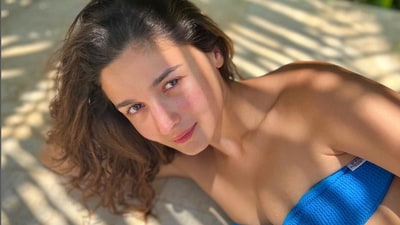 Alia Bhatt loves the sun, sand and sans-makeup looks. She has often posted pictures of herself on social media that show her without a hint of makeup, showing off her natural good looks. Alia Bhatt loves the sun, sand and sans-makeup looks. She has often posted pictures of herself on social media that show her without a hint of makeup, showing off her natural good looks.