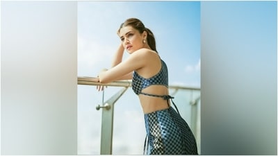Meanwhile, Kriti's skirt features a high-rise waist, side pockets, zip closure on the front, a risqué thigh-high slit on the front and back, a figure-skimming fit, and a floor-length hem. (Instagram) Meanwhile, Kriti's skirt features a high-rise waist, side pockets, zip closure on the front, a risqué thigh-high slit on the front and back, a figure-skimming fit, and a floor-length hem. (Instagram)