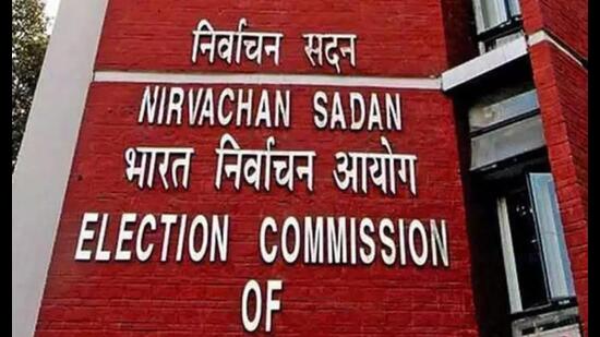 An election commission team on Wednesday instructed deputy commissioners and senior police officers to widen their campaigns to prevent the smuggling of drugs, liquor and cash into Punjab during the Lok Sabha elections.