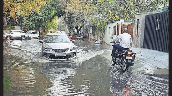 Maharani Bagh is a low-lying area and it is the first one to be impacted if there is any obstruction in Taimoor Nagar drain. (Sanjeev Verma/ HT Photo)