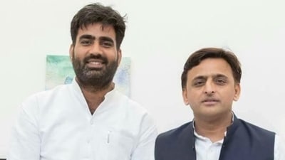 File photo of Atul Pradhan (left) with Samajwadi Party chief Akhilesh Yadav (twitter.com/atulpradhansp)