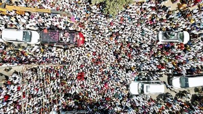Dravida Munnetra Kazhagam (DMK) leader Udhayanidhi Stalin during an election campaign rally in support of the I.N.D.I.A. alliance candidate S Jothimani ahead of the Lok Sabha polls, on Thursday, in Karur, Tamil Nadu. (PTI) Dravida Munnetra Kazhagam (DMK) leader Udhayanidhi Stalin during an election campaign rally in support of the I.N.D.I.A. alliance candidate S Jothimani ahead of the Lok Sabha polls, on Thursday, in Karur, Tamil Nadu. (PTI)