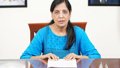 Delhi CM Arvind Kejriwal's wife, Sunita Kejriwal, issues a video statement in New Delhi. (HT file) Delhi CM Arvind Kejriwal's wife, Sunita Kejriwal, issues a video statement in New Delhi. (HT file)