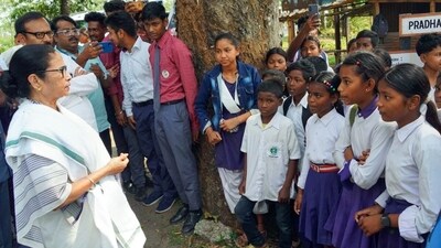 CM Mamata Banerjee also met and interacted with school children. (AITC X) CM Mamata Banerjee also met and interacted with school children. (AITC X)