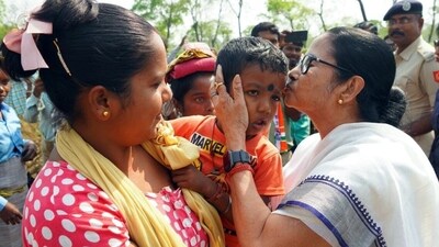 While interacting with people on Tuesday, she danced with the tribal community in Jalpaiguri while playing drums in Jalpaiguri. (AITC X) While interacting with people on Tuesday, she danced with the tribal community in Jalpaiguri while playing drums in Jalpaiguri. (AITC X)