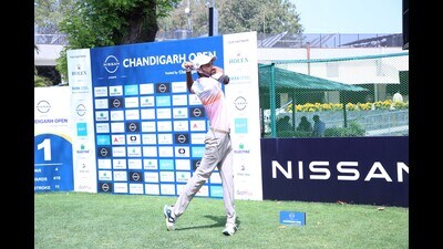 Angad Cheema made the most of a great start to gain four spots on Day 2 of Chandigarh Open on Thursday. (HT Photo) Angad Cheema made the most of a great start to gain four spots on Day 2 of Chandigarh Open on Thursday. (HT Photo)