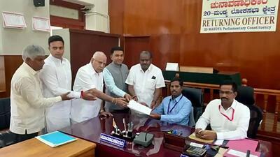 BJP-JDS alliance candidate for Mandya Parliamentary Constituency, H D Kumaraswamy files his nominations for the Lok Sabha elections 2024 in presence of Goa CM Pramod Sawant, BJP leaders B SYediyurappa and Yaduveer Wadiyar, JD(S) leader C. S. Puttaraju, in Mandya on Thursday. (ANI) BJP-JDS alliance candidate for Mandya Parliamentary Constituency, H D Kumaraswamy files his nominations for the Lok Sabha elections 2024 in presence of Goa CM Pramod Sawant, BJP leaders B SYediyurappa and Yaduveer Wadiyar, JD(S) leader C. S. Puttaraju, in Mandya on Thursday. (ANI)
