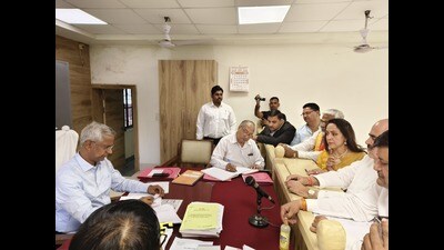 BJP candidate Hema Malini filing her nomination papers on the last day of filing nominations, in Mathura, on Thursday. (HT Photo) BJP candidate Hema Malini filing her nomination papers on the last day of filing nominations, in Mathura, on Thursday. (HT Photo)