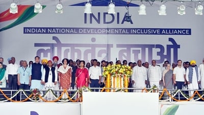 New Delhi, India - March 31, 2024: Congress President Mallikarjun Kharge, Sonia Gandhi and Rahul Gandhi, NCP (Sharad) leader Sharad Pawar and AAP leader Bhagwant Mann and others during I.N.D.I.A. bloc's 'Loktantra Bachao' rally at the Ramlila ground, in New Delhi, India, on Sunday, March 31, 2024. (Photo by Sanjeev Verma/ Hindustan Times) (Hindustan Times) New Delhi, India - March 31, 2024: Congress President Mallikarjun Kharge, Sonia Gandhi and Rahul Gandhi, NCP (Sharad) leader Sharad Pawar and AAP leader Bhagwant Mann and others during I.N.D.I.A. bloc's 'Loktantra Bachao' rally at the Ramlila ground, in New Delhi, India, on Sunday, March 31, 2024. (Photo by Sanjeev Verma/ Hindustan Times) (Hindustan Times)