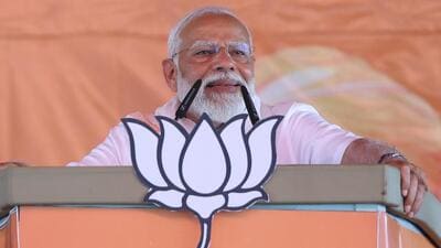 Prime Minister Narendra Modi in West Bengal (Twitter/@narendramodi)
