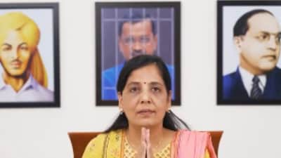 Sunita Kejriwal read out Arvind Kejriwal's message from Tihar jail. (X/@AamAadmiParty)
