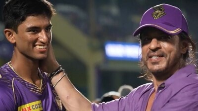 Angkrish Raghuvanshi meets Shah Rukh Khan. Angkrish Raghuvanshi meets Shah Rukh Khan.