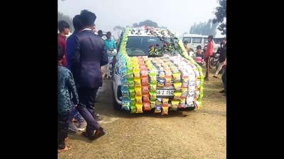 The image shows the car decorated with chips packets. (Instagram/@ysatpal569) The image shows the car decorated with chips packets. (Instagram/@ysatpal569)