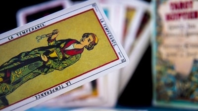 Read about your daily tarot prediction for April 4. 2024 (Unsplash)