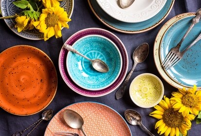 Go with a vibrant colour palette for the crockery (Shutterstock)