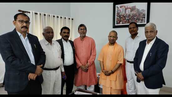 Lawyers’ delegation with chief minister Yogi Adityanath in Varanasi (HT)