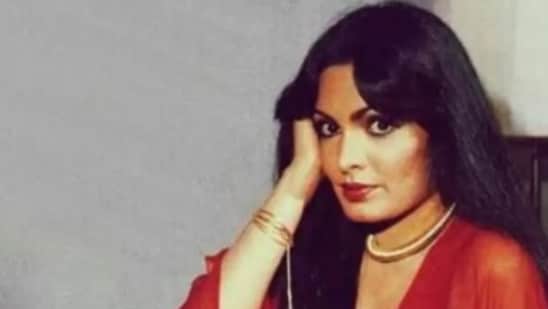 Parveen Babi entered the entertainment industry after her brief modelling career in 1972. Her stunning persona and stardom made her a rage among the audiences.