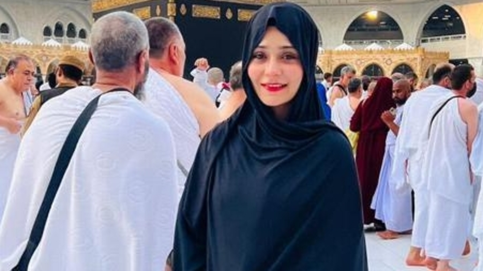 Sara Khan on her first Umrah: My pics inspired family members - Vimarsana News