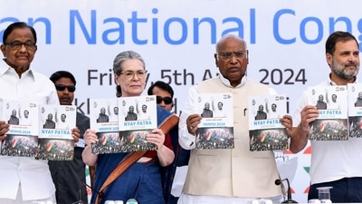 Congress President Mallikarjun Kharge along with party leaders Sonia Gandhi, Rahul Gandhi and, P. Chidambaram released the party's manifesto for the 2024 Lok Sabha elections during a press conference, at AICC headquarters, in New Delhi. (ANI) Congress President Mallikarjun Kharge along with party leaders Sonia Gandhi, Rahul Gandhi and, P. Chidambaram released the party's manifesto for the 2024 Lok Sabha elections during a press conference, at AICC headquarters, in New Delhi. (ANI)