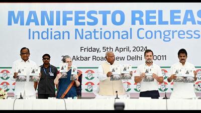 Congress President Mallikarkun Kharge with senior party leaders Sonia Gandhi, Rahul Gandhi, KC Venugopal and P Chidambaram in New Delhi on Friday. (Ajay Aggarwal/HT Photo) Congress President Mallikarkun Kharge with senior party leaders Sonia Gandhi, Rahul Gandhi, KC Venugopal and P Chidambaram in New Delhi on Friday. (Ajay Aggarwal/HT Photo)