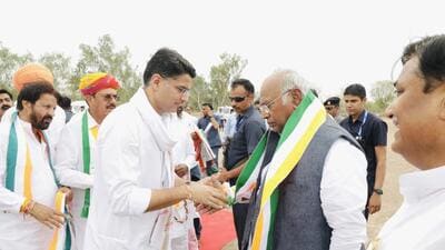 Congress chief Mallikarjun Kharge with former Rajasthan deputy chief minister Sachin Pilot in Chittorgarh. (PTI) Congress chief Mallikarjun Kharge with former Rajasthan deputy chief minister Sachin Pilot in Chittorgarh. (PTI)