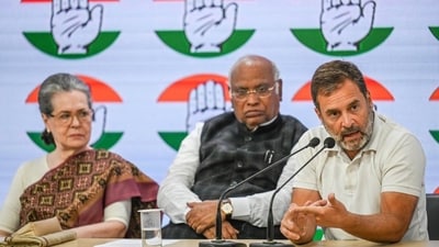 Congress party president Mallikarjun Kharge and former presidents Sonia Gandhi and Rahul Gandhi during a special press conference at the Congress party headquarters in New Delhi. (Raj K Raj/ HT file) Congress party president Mallikarjun Kharge and former presidents Sonia Gandhi and Rahul Gandhi during a special press conference at the Congress party headquarters in New Delhi. (Raj K Raj/ HT file)