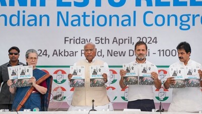 Congress president Mallikarkun Kharge with senior party leaders Sonia Gandhi, Rahul Gandhi and KC Venugopal release the party's manifesto ahead of Lok Sabha elections in New Delhi on April 5. (PTI) Congress president Mallikarkun Kharge with senior party leaders Sonia Gandhi, Rahul Gandhi and KC Venugopal release the party's manifesto ahead of Lok Sabha elections in New Delhi on April 5. (PTI)