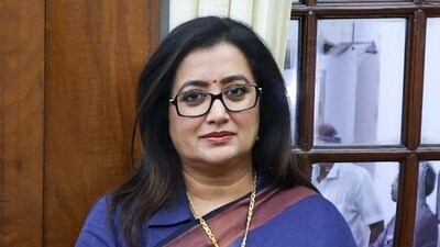 Sumalatha Ambareesh said she would not contest the coming Lok Sabha elections. (ANI) Sumalatha Ambareesh said she would not contest the coming Lok Sabha elections. (ANI)