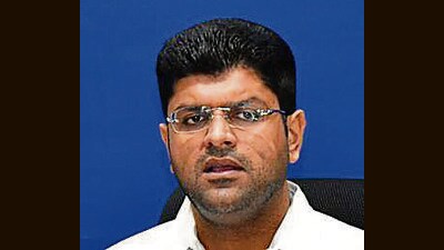 Uchana MLA and former Haryana deputy chief minister Dushyant Chautala faced farmers’ protest during his visit to Nara, Gamra, Khanpur and Sindhar villages of Hisar on Friday. (HT File)