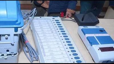 Vulnerability mapping by the office of Punjab CEO found that Amritsar district has the highest number of 624 vulnerable polling stations, followed by Jalandhar (472), Ludhiana (458), Fazilka (393), and Tarn Taran (318). (HT File) Vulnerability mapping by the office of Punjab CEO found that Amritsar district has the highest number of 624 vulnerable polling stations, followed by Jalandhar (472), Ludhiana (458), Fazilka (393), and Tarn Taran (318). (HT File)