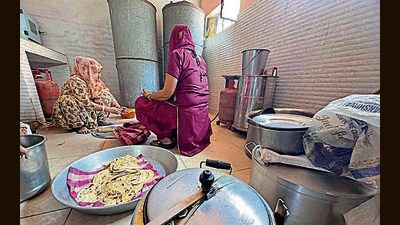 Workers prepare a mid-day meal at a government school in Ludhiana on Friday. (Gurmeet Singh/HT) Workers prepare a mid-day meal at a government school in Ludhiana on Friday. (Gurmeet Singh/HT)