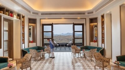 Surrounded by the Aravalis, Mementos by ITC Hotels, Ekaaya offers stunning vistas of the verdant valley below, while the sky complements its beauty. 