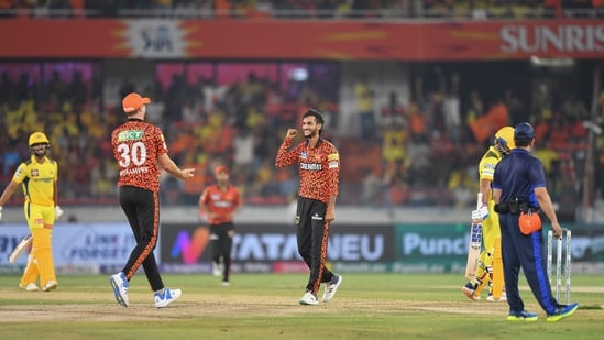 SRH kept a tab on CSK's scoring early in the match. The seasoned pacer Bhuvneshwar Kumar drew the first blood as he bagged the big wicket of Rachin Ravindra on 12. Captain Pat Cummins' decision to get Shahbaz Ahmed's spin prowess into the game proved successful as he dismissed Ruturaj Gaikwad on his very first ball of the 8th over.(PTI)