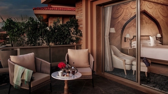 Many rooms come with spacious balconies or sit-outs, perfect to watch the shimmering lake do its best impression of the sky.