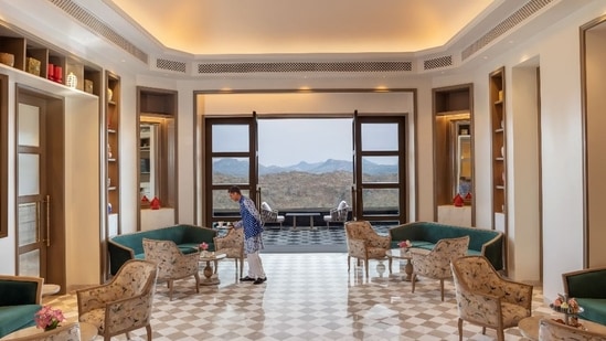 Surrounded by the Aravalis, Mementos by ITC Hotels, Ekaaya offers stunning vistas of the verdant valley below, while the sky complements its beauty.
