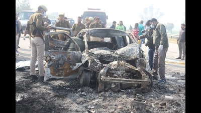 A burnt car after a collision on Yamuna Expressway in February this year in Mahawan area of Mathura, (HT File Photo) A burnt car after a collision on Yamuna Expressway in February this year in Mahawan area of Mathura, (HT File Photo)