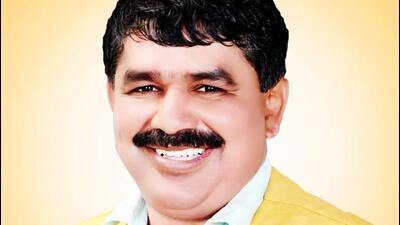 A day after VBA’s Shirur Lok Sabha candidate Mangaldas Bandal (in pic) met deputy chief minister Devendra Fadnavis at Indapur, the party cancelled his nomination on Saturday. (HT)