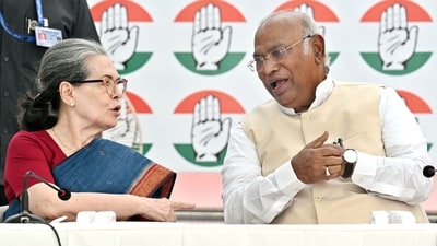 Congress president Mallikarkun Kharge and Congress leader Sonia Gandhi during the release of the party's manifesto ahead of Lok Sabha elections 2024 in New Delhii on April 5. (Ajay Aggarwal/ HT) Congress president Mallikarkun Kharge and Congress leader Sonia Gandhi during the release of the party's manifesto ahead of Lok Sabha elections 2024 in New Delhii on April 5. (Ajay Aggarwal/ HT)