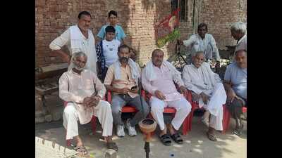 Hookah chaupal at Kakda village in Muzaffarnagar (S Raju/ HT) Hookah chaupal at Kakda village in Muzaffarnagar (S Raju/ HT)